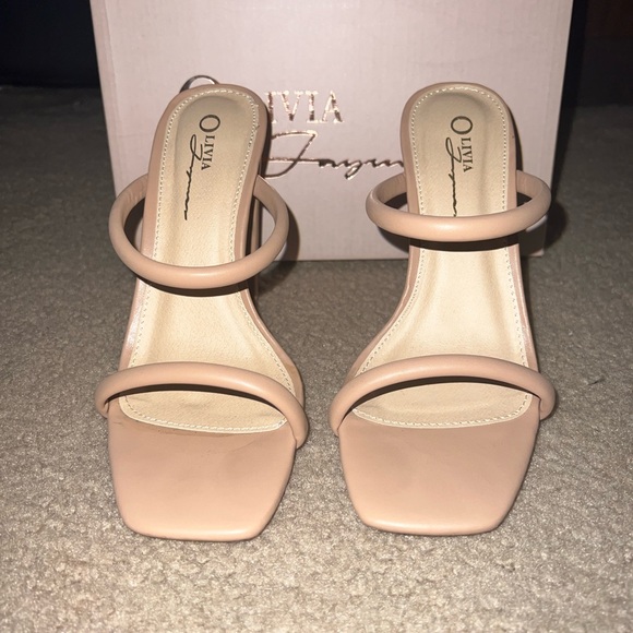 Heels - Picture 3 of 3